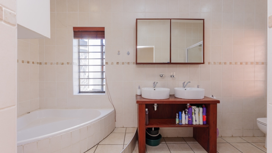 5 Bedroom Property for Sale in Bredasdorp Western Cape